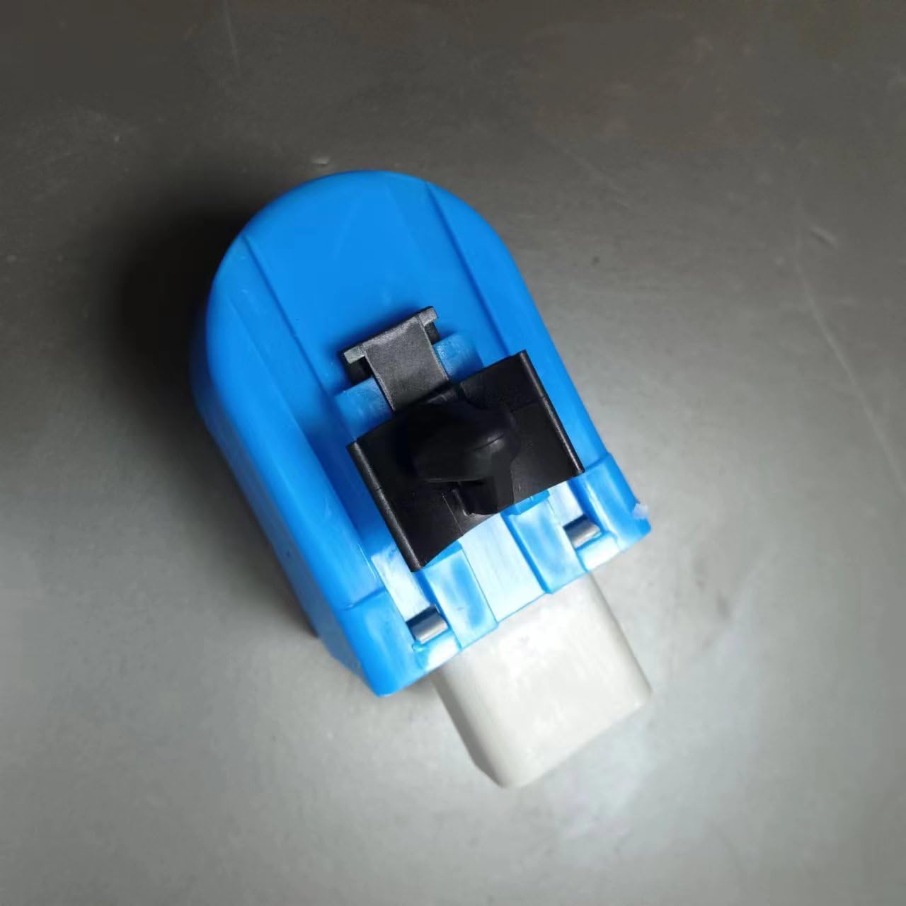 LIbgiubhy フロントナンバープレートホルダー 2021-2023 盗難防止